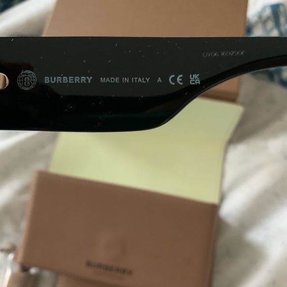 Authentic Burberry Black Oval Sunglasses for Women - Picture 3 of 6
